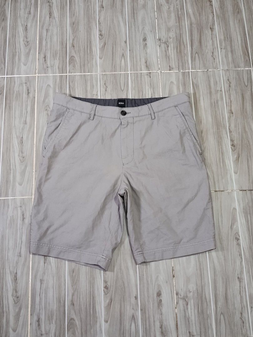 HUGO BOSS CHINO SHORT (freeshipping) (Category: Shorts) located in Quezon City. Submitted by gyl-stop (Listing ID 1470677632, Image 1). Description: free shipping 34 x 20 excellent condi cr: 9.8/10 issue: unnoticeable small yellow stain.
