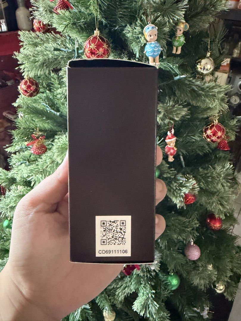 Hugo Boss The Scent Eau De Parfum Intense 50ml (Category: Fragrance & Deodorants) located in Agdangan. Submitted by maomao03302 (Listing ID 1470632297, Image 3). Description: - Hugo Boss The Scent Eau de Parfum Intense for men - Size: 50ml bottle - Scent Profile: Ambery fruity gourmand with notes of manika and amber accord - Condition: Like new, sprayed only a few times to test (bottle is essentially full) - Inclusions: Original packaging box inc