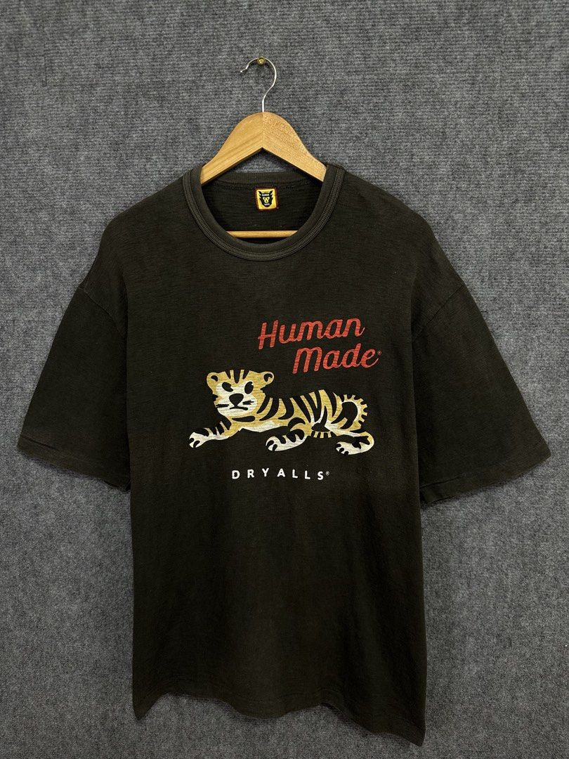 Human Made (Category: Formal Shirts) located in Daet. Submitted by kevsquintela (Listing ID 1470607422, Image 1). Description: Human Made 🖤🤍🖤 Size - L Dimes - L28.5xW22 Excellent .
