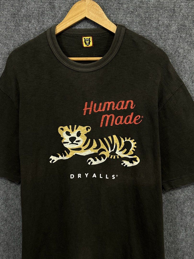 Human Made (Category: Formal Shirts) located in Daet. Submitted by kevsquintela (Listing ID 1470607422, Image 2). Description: Human Made 🖤🤍🖤 Size - L Dimes - L28.5xW22 Excellent .