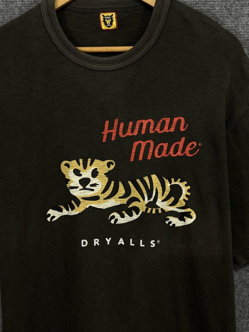 Human Made (Category: Formal Shirts) located in Daet. Submitted by kevsquintela (Listing ID 1470607422, Image 3). Description: Human Made 🖤🤍🖤 Size - L Dimes - L28.5xW22 Excellent .