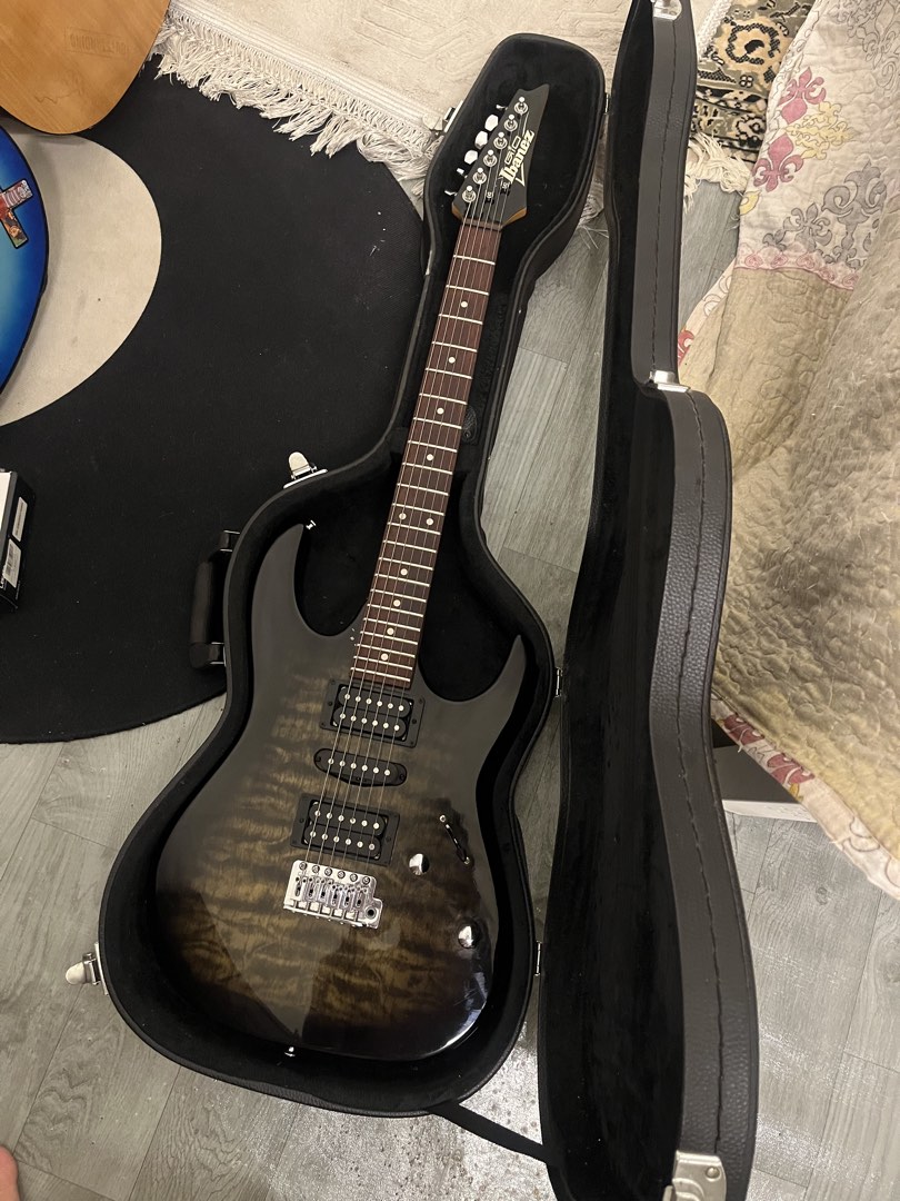Ibanez Gio Electric Guitar with Hard Case, Hobbies & Lifestyle, Music ...