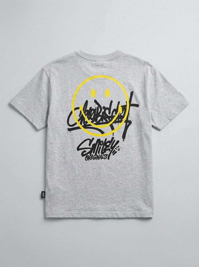Icebiscuit Smiley Gray Tee (Category: Tshirts & Polo Shirts ) located in Lapu Lapu. Submitted by rebuild.arkives (Listing ID 1470617622, Image 1). Description: Icebiscuit Smiley Gray Tee ‎ ‎📏 Size Guide (Inches): ‎Length: 25.5 ‎Width: 20 ‎ ‎Color: 10/10 ‎Condition: 10/10 ‎Issue: None ‎ ‎📝 Heads up: ‎• This is a thrift item so please manage your expectations. ‎• Color may slightly differ due to lighting. ‎• Washed and ready to wear. ‎• Shipping 