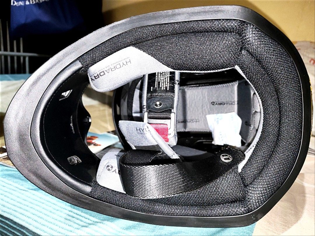 iCon Helmet (Category: Helmets and other Riding Gears) located in Taguig. Submitted by wisedeer.e43cf3 (Listing ID 1470653117, Image 3). Description: Bought in the US See photos for reference Slight scratches at the visor, but, have some new one spare visor worth $50.