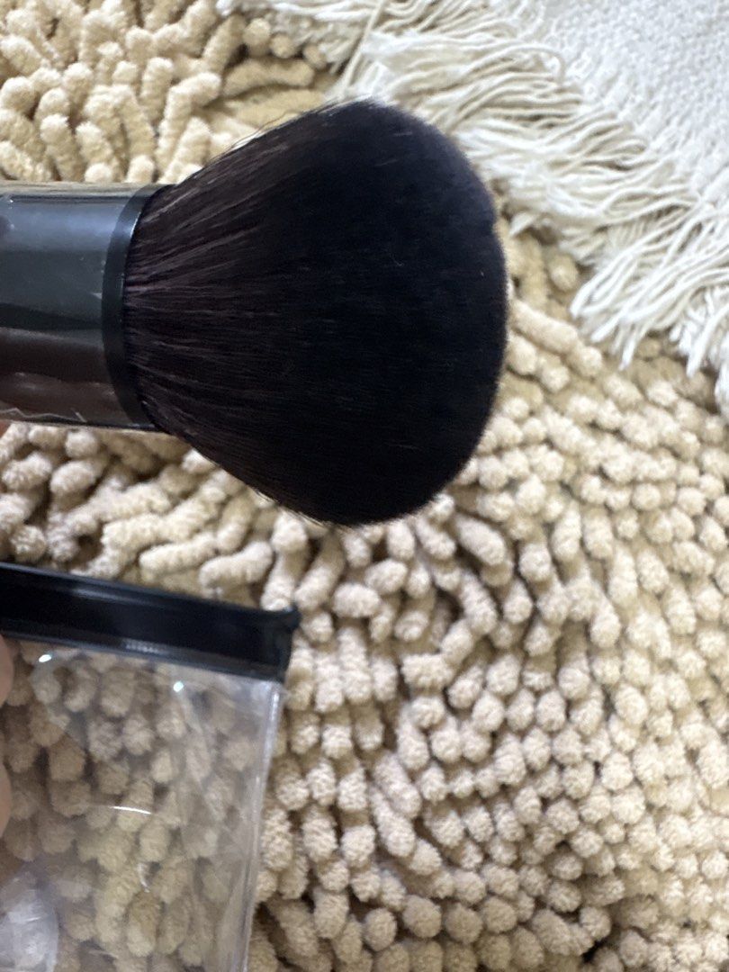 Imported MAC dual end powder brush and sponge in 1 (Category: Makeup) located in Quezon City. Submitted by heartshop.ph (Listing ID 1470633295, Image 2). Description: Thick brush Petit Jumbo size dual end brush.