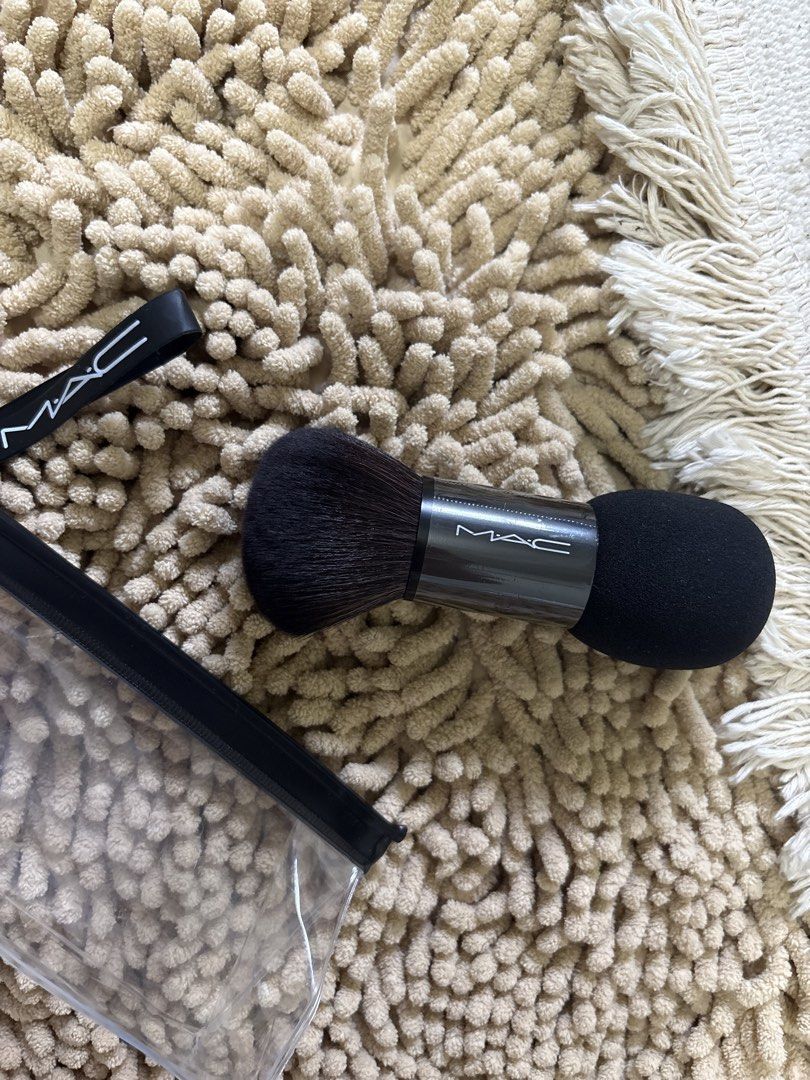 Imported MAC dual end powder brush and sponge in 1 (Category: Makeup) located in Quezon City. Submitted by heartshop.ph (Listing ID 1470633295, Image 3). Description: Thick brush Petit Jumbo size dual end brush.