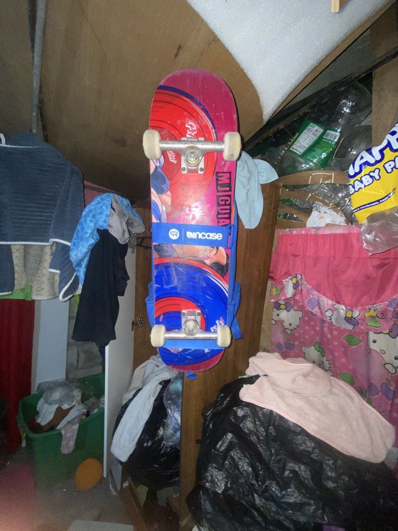 Incase Skateboard Backpack Orange Blue (Category: Backpacks) located in Manila. Submitted by knowwear_thrift (Listing ID 1470603673, Image 2). Description: - Eye-catching orange and blue colorway - Built-in front straps to securely hold your skateboard - Comfortable padded back panel and shoulder straps - Multiple compartments for all your gear and daily essentials - Durable fabric construction built to last - Great size for school, commuting, or