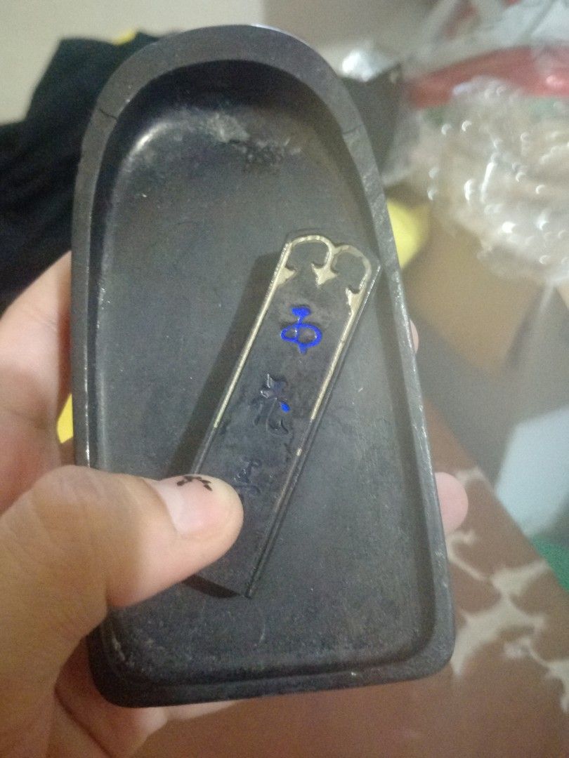 Ink stone and ink block set (Category: Craft Supplies & Tools) located in Caloocan City. Submitted by fellafell.gay (Listing ID 1470631270, Image 2). Description: -rfs decluttering didn't end up liking calligraphy mura na to haha lagyan lang ng tubig tapos grind diyan sa ink stone :]] very nice ink maganda din pang painting.