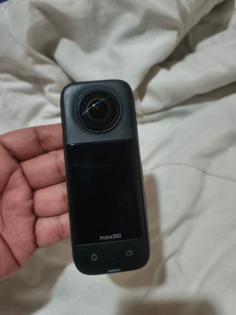 Insta360 x3 (Category: Other Gadgets) located in Caloocan City. Submitted by davedevil1014 (Listing ID 1470696308, Image 2). Description: Goods all working with box and accessories plus two extra batteries.