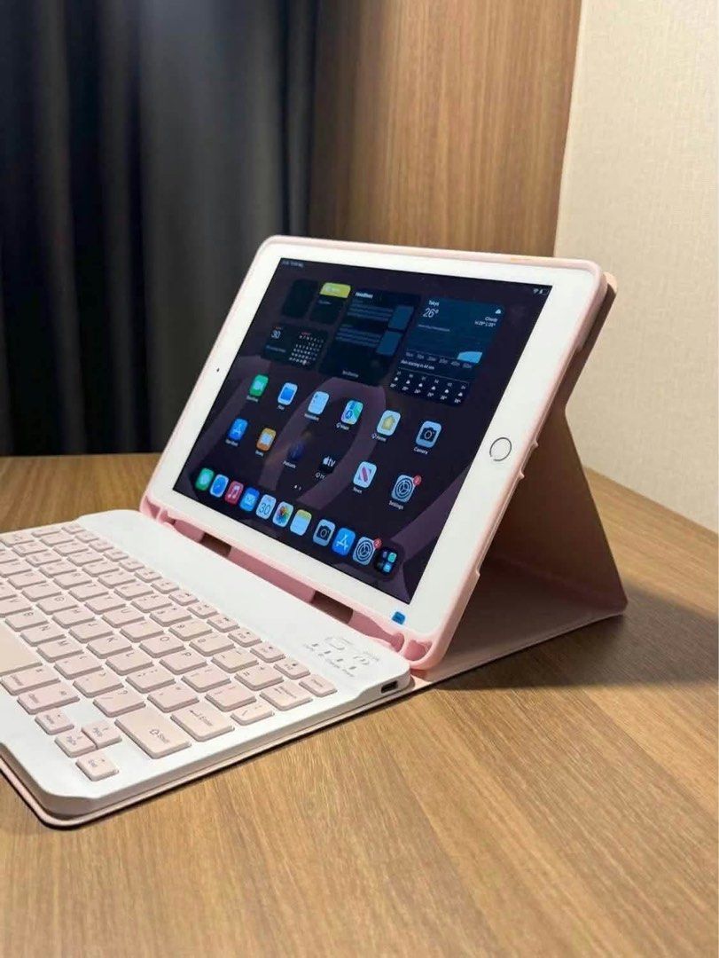 IPAD 6TH GEN SET W/ SIMSLOT✨💗 (Category: iPad) located in Manila. Submitted by _jmpxrkkk (Listing ID 1470723794, Image 2). Description: 📩 FOR SALE: IPAD 6TH GEN SET W/ SIMSLOT✨💗 ₱ 8,500 - 32 gb wifi & sim ₱ 9,500 - 128 gb wifi & sim add ₱500 if set w: - keyboard & mouse only (no case) updated ios 17 all apps will do (canva, games, online class etc.) no issue no restrictions good condition all original dm me if interested, thankie! 💗.