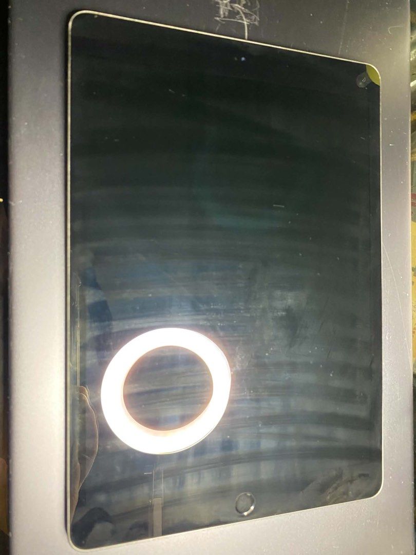 iPad 8th Gen 32 GB Good Running condition (Category: iPad) located in Binan City. Submitted by lagunaxpreloved (Listing ID 1470729593, Image 3). Description: iPad 8th Gen Good Running Condition Unit Only No other inclusions .