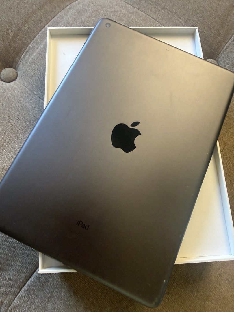 Ipad 9th Gen 64gb (Category: iPad) located in Caloocan City. Submitted by krishazach (Listing ID 1470559759, Image 1). Description: Ipad 9th Gen With box and Case Location : North Caloocan or meet up BGC Uptown.