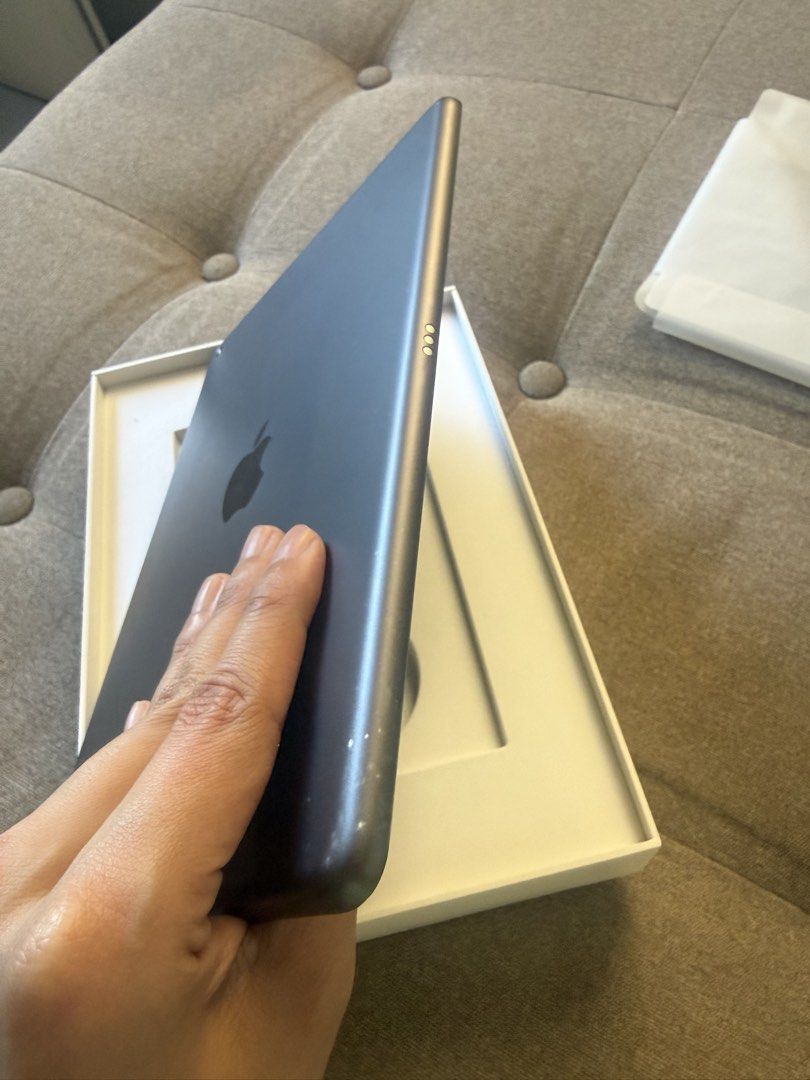 Ipad 9th Gen 64gb (Category: iPad) located in Caloocan City. Submitted by krishazach (Listing ID 1470559759, Image 2). Description: Ipad 9th Gen With box and Case Location : North Caloocan or meet up BGC Uptown.