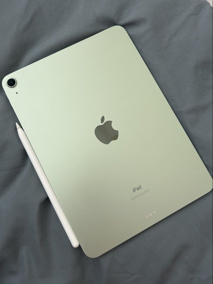 iPad Air 4 64gb (Category: iPad) located in Mandaluyong City. Submitted by icedmatchaoatlatte_ (Listing ID 1470742491, Image 1). Description: Color: Green Price is without the apple pencil yet P.S apple pencil is customized with my name 😬 Only issue is the scratch on the side because of apple pencil.