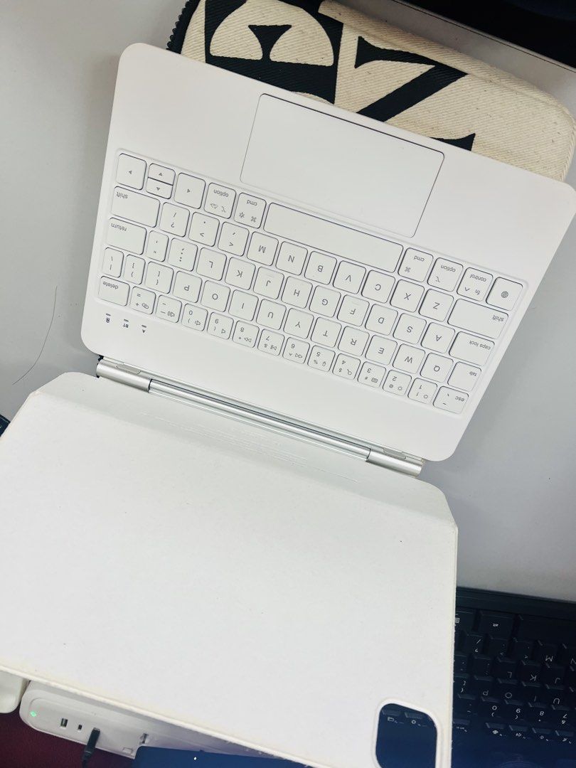 iPad Air M2 11inch 256gb (Category: iPad) located in Angeles City. Submitted by janelleler28024 (Listing ID 1470608079, Image 3). Description: Good as new. Inclusion: Ipad Goojodoq case with keyboard Case Charger.