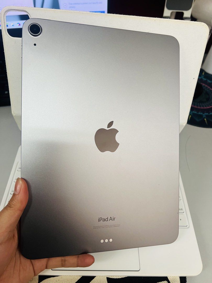 iPad Air M2 11inch 256gb (Category: iPad) located in Angeles City. Submitted by janelleler28024 (Listing ID 1470608079, Image 2). Description: Good as new. Inclusion: Ipad Goojodoq case with keyboard Case Charger.