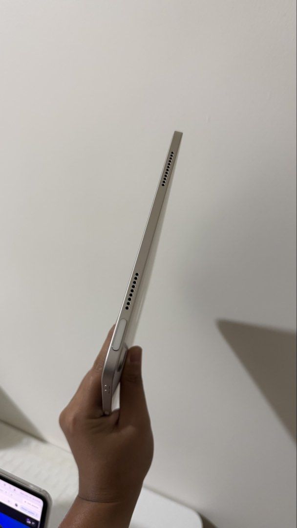 iPad Air M3 11 inches (Category: iPad) located in Quezon City. Submitted by __declutter (Listing ID 1470581924, Image 3). Description: 𝗙𝗢𝗥 𝗦𝗔𝗟𝗘: 𝗶𝗣𝗮𝗱 𝗔𝗶𝗿 𝟭𝟭” 𝗠𝟯 (𝗦𝘁𝗮𝗿𝗹𝗶𝗴𝗵𝘁) ✨ 💰 𝗣𝗥𝗜𝗖𝗘: ₱𝟯𝟴,𝟬𝟬𝟬 🎁 𝗙𝗥𝗘𝗘 𝗔𝗽𝗽𝗹𝗲 𝗣𝗲𝗻𝗰𝗶𝗹 𝟮 𝗕𝗨𝗡𝗗𝗟𝗘 𝗜𝗡𝗖𝗟𝗨𝗗𝗘𝗦: • iPad Air 11” M3 (Starlight) — LIKE NEW, 100% SMOOTH • Apple Pencil 2 • Foldable iPad Case (worth ₱1,500) 𝗔𝗣𝗣𝗟𝗘 𝗣𝗘𝗡𝗖𝗜𝗟 𝗖𝗢𝗡𝗗𝗜𝗧𝗜𝗢𝗡: