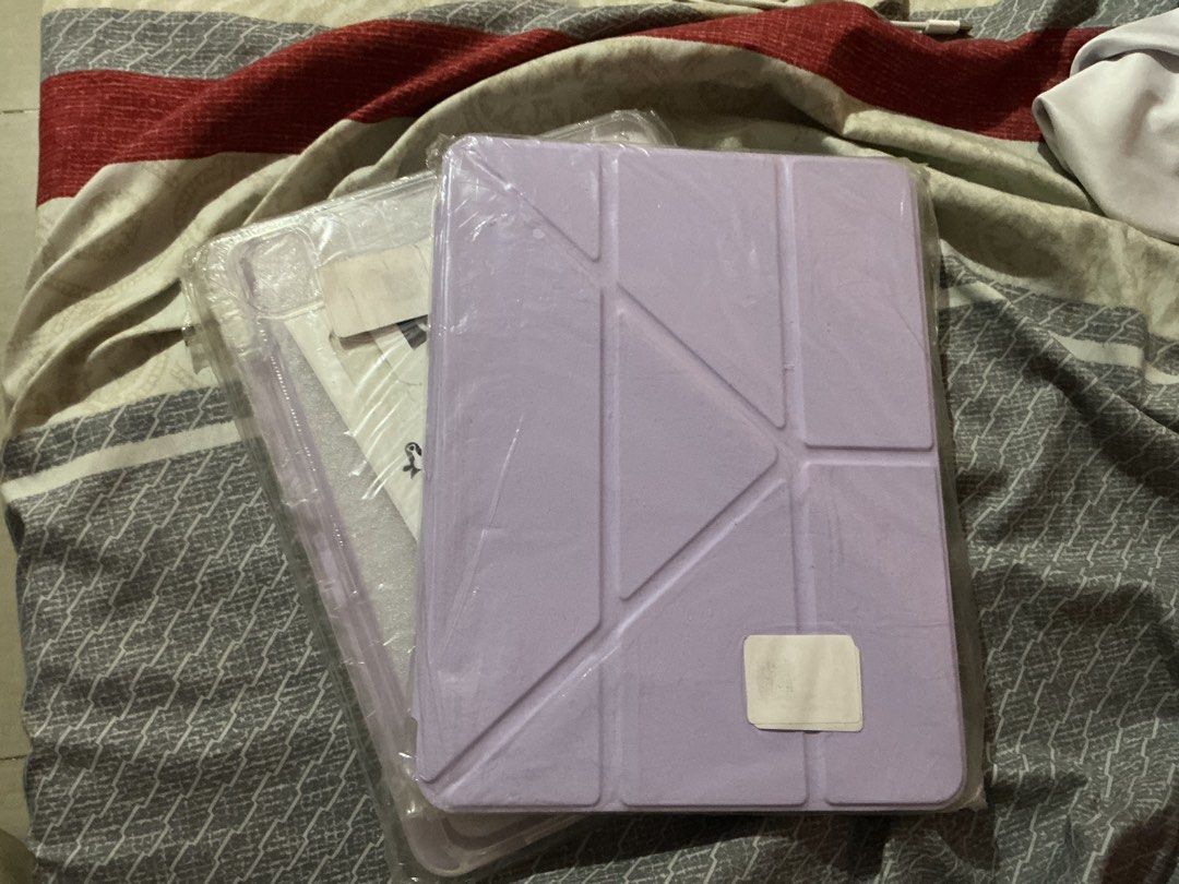 ipad case (Category: Other Stationery & Craft) located in Quezon City. Submitted by matchaluu (Listing ID 1470686078, Image 1). Description: 300 for 2 not sure what model 📍Tanay.