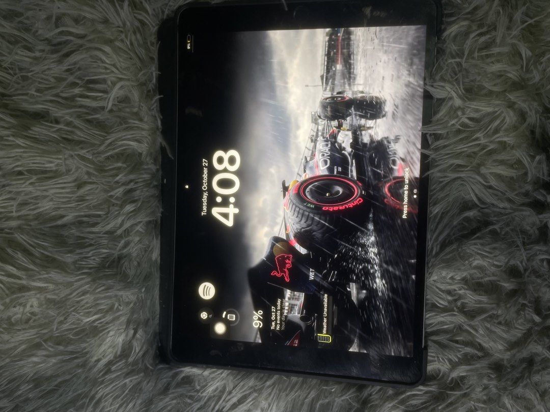 !!RUSH!! IPAD PRO 10.5 INCH ( 256gb ) (Category: iPad) located in Manila. Submitted by kyyyyyih (Listing ID 1470709593, Image 1). Description: - Still in Good Condition Problems - Noticable bent - Problem with charging port ( putol-putol but still charges fast. For ex. Charges for 5mins, then stop for 10secs, then repeat ) - 3-5 hrs depends on the usage Rfs: Di na nagagamit.