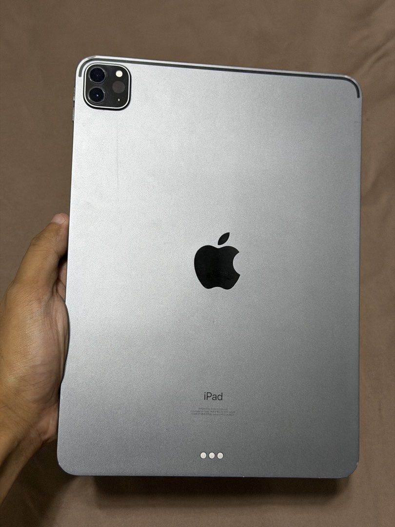 iPad Pro 11 inch 2nd gen 256gb Wifi (Category: iPad) located in Manila. Submitted by christianj64110 (Listing ID 1470610025, Image 1). Description: For sale iPad Pro 11 inch 2nd gen 256gb Good truetone Good face id Unit case only issue: dents see pic, may unting pixel sa screen. 15,990 only Makati/BGC + 500 other location.