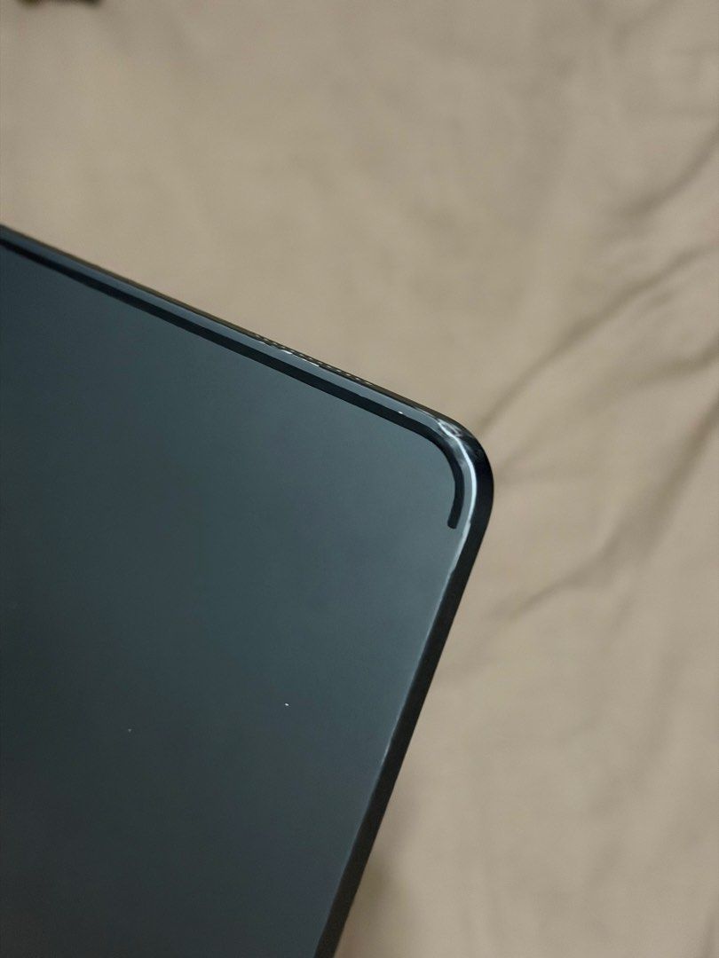 iPad Pro 11 inch 2nd gen 256gb Wifi (Category: iPad) located in Manila. Submitted by christianj64110 (Listing ID 1470610025, Image 3). Description: For sale iPad Pro 11 inch 2nd gen 256gb Good truetone Good face id Unit case only issue: dents see pic, may unting pixel sa screen. 15,990 only Makati/BGC + 500 other location.