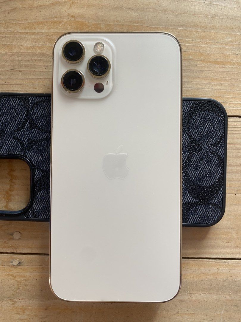 iphone 12 pro max (Category: iPhone 12 Series) located in Manila. Submitted by creasy.com (Listing ID 1470626534, Image 2). Description: for sale! iphone 12 pro max ZP/A variant Globe lock Face id working truetone working ntc approved 95bh issue: may onting crack sa camera pero walang problema sa picture/video unli check unli reset Incluison unit/Case May bawas pa sa sure buyer .