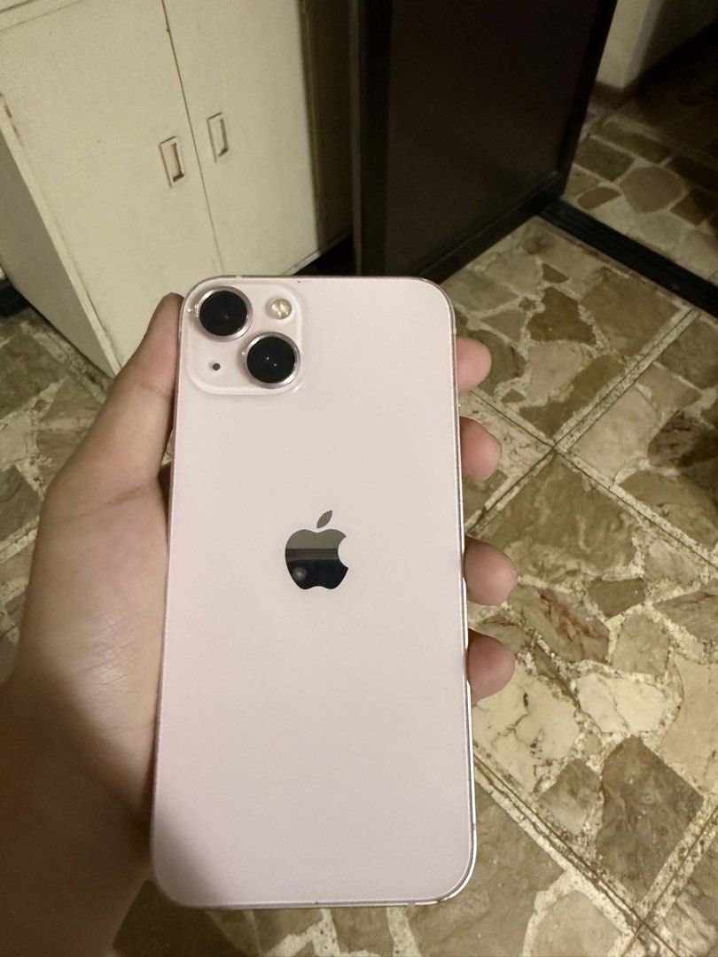 iPhone 13 (Category: iPhone 13 Series) located in Paranaque City. Submitted by paul04r (Listing ID 1470702238, Image 3). Description: 79% battery health Parañaque loc.