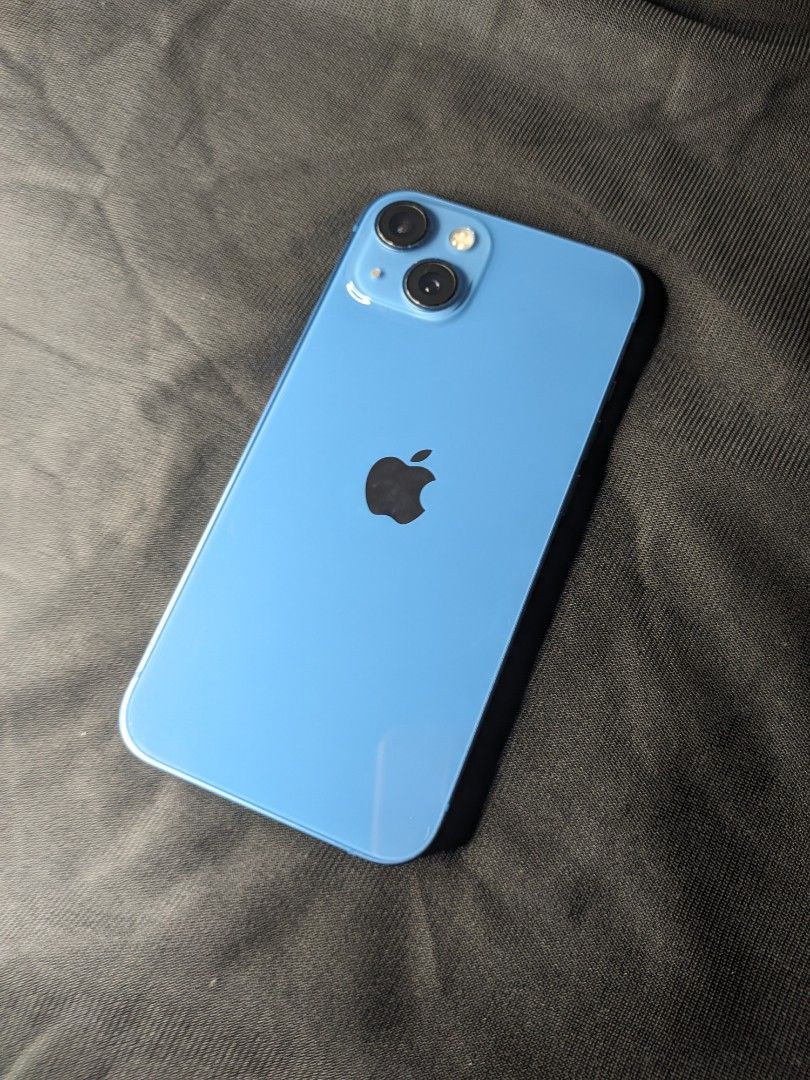 Iphone 13 FU 256gb (Category: iPhone 13 Series) located in Taguig. Submitted by kyru4rchive (Listing ID 1470606572, Image 2). Description: Mint condition 9.8/10 Super smooth, unnoticable micro scratches Lady owned 256gb 77% BH Original Price: P18,990 nego ZA/A Singapore variant No sim restrictions All parts original No history of repairs Inclusion: Unit, Original Box /w charger 📍Taguig City.