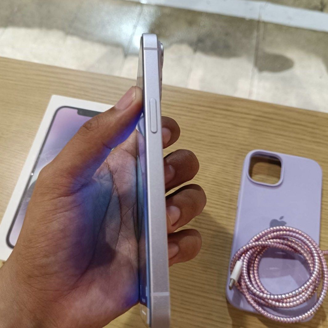IPHONE 14 256GB (Category: iPhone 14 Series) located in Bauang. Submitted by vantro_gadgets (Listing ID 1470568131, Image 3). Description: 📱 FOR SALE may bawas SURE BUYER iPhone 14, Purple 💜 * 256GB * ZP/A Local Variant * 82% Battery Health * Pristine Condition Complete Set ✅ * Original Box * Original Cord * Manuals * Case 📍 Bauang, La Union 💰 ₱26,999 📩 PM for inquiries and offers!.