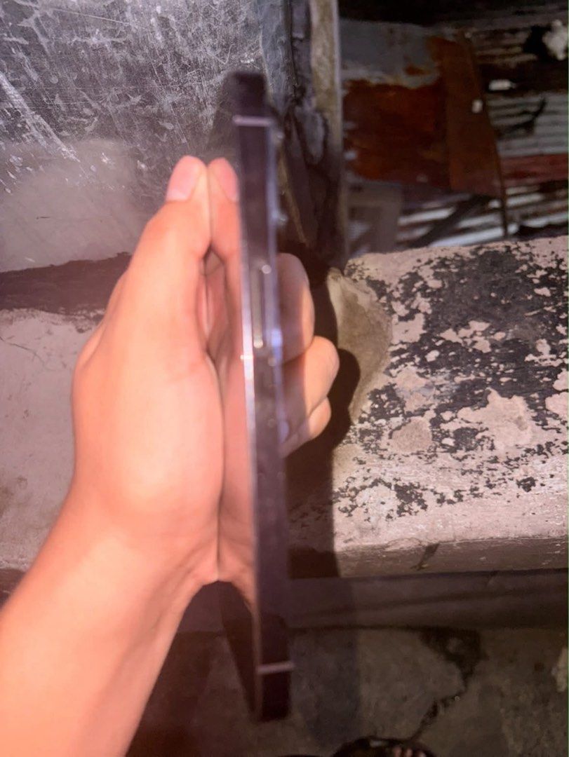 Iphone 14 pro (Category: iPhone 14 Series) located in Pasig City. Submitted by rushonlybruh (Listing ID 1470625585, Image 3). Description: 128gb 75% bh all orig parts zp/a variant (ph) factory unlocked issue: scratches sa screen maliliit, super small dents due to hard case inclusions: cord, case, orig box.