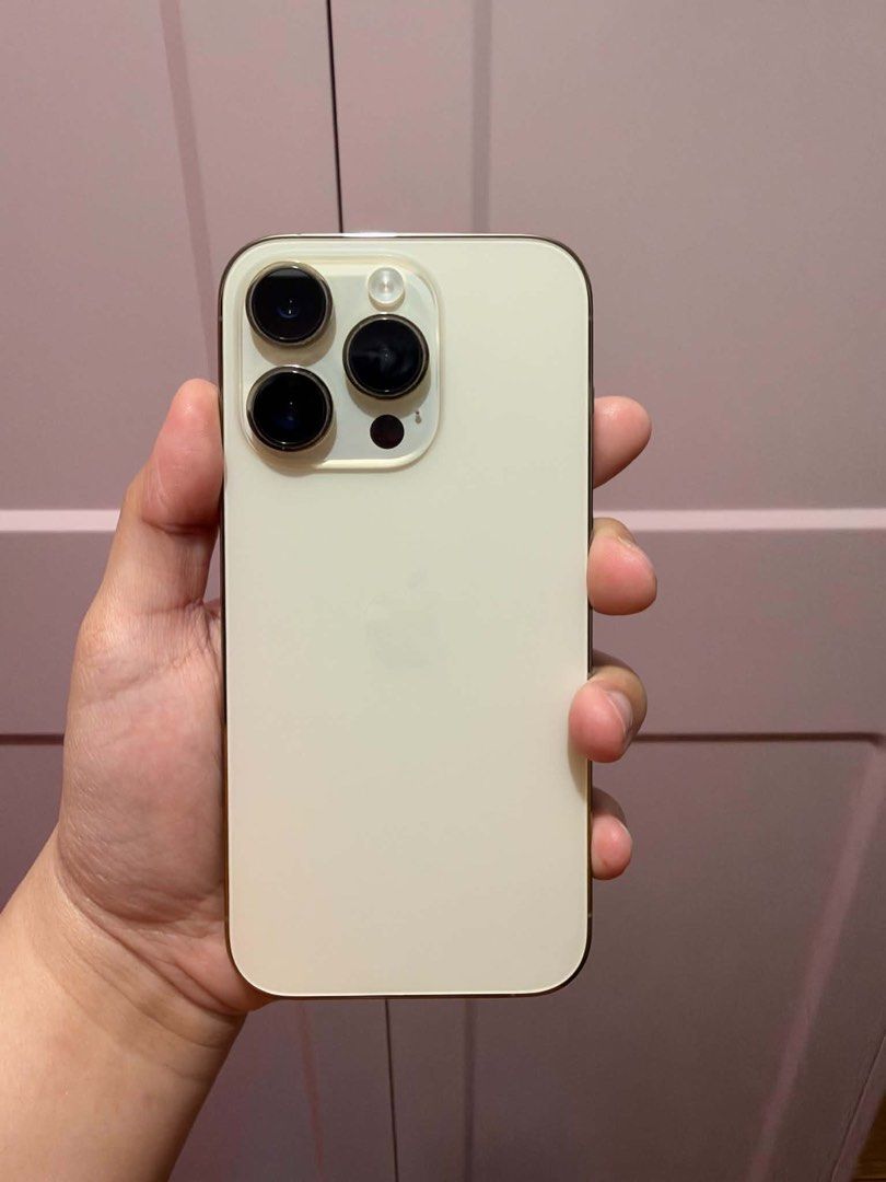 iPhone 14 Pro (Category: iPhone 14 Series) located in Marikina City. Submitted by vince2297 (Listing ID 1470740527, Image 1). Description: FOR SALE: iPhone 14 Pro 128GB ✨ Open Line (No SIM Restrictions) ✨ Lady-Owned ✨ Never Opened or Repaired ✨ No Issues, Everything Works! Phone Details: • 128GB storage • 76% Battery Health, but still lasts a full day on a full charge with normal use • Used with a case and screen protector since day one • Fully f