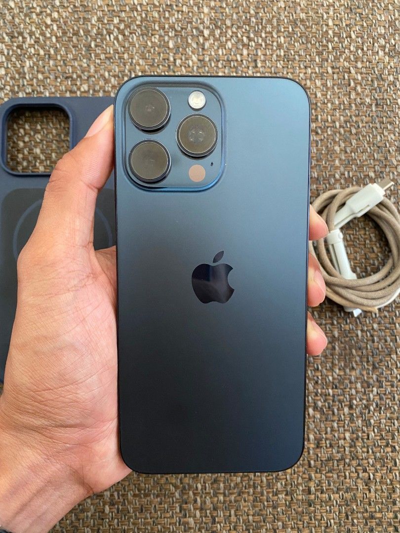 Iphone 15 Pro Max Blue Titanium (Category: iPhone 15 Series) located in Bulacan. Submitted by retapmoves007 (Listing ID 1470742543, Image 1). Description: sell or swap pref: Add cash ios only iphone 15 pro max 512gb smartlocked 79% battery health package: - Unit - Case - Cord malolos bulacan pm me.