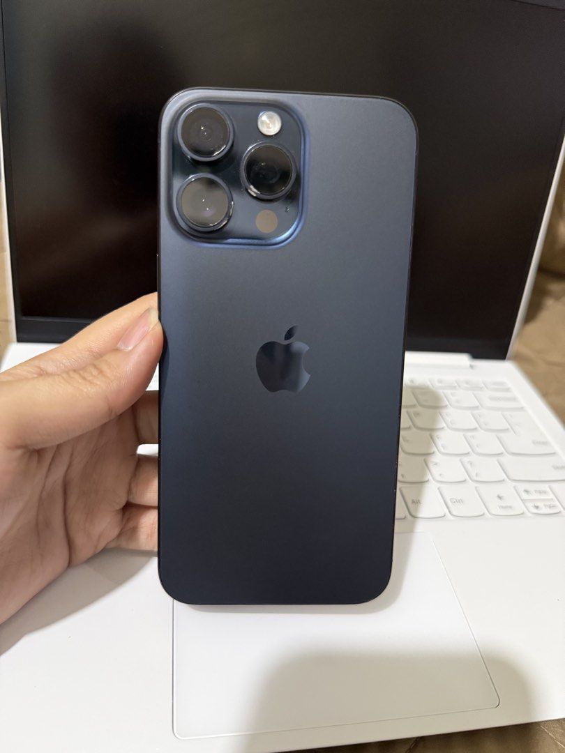 IPhone 15 promax 256Gb (Category: iPhone 15 Series) located in San Pablo. Submitted by calmhawk.60c993 (Listing ID 1470624938, Image 2). Description: Iphone 15 promax Openline HK VARIANT 256 GB 79% batt health (NO REPAIR HISTORY) ALL PARTS STILL OG Issue : -Hairline crack sa screen noticeable siya sa light mode/ but if you are dark mode friendly di po siya kita… -face id not working (due to update) CAN SEND VIDEOS OR YOU CAN CHECK THE UNIT HERE I