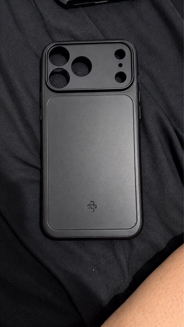 Iphone 17/18 pro max cases (original) (Category: Cases & Sleeves) located in Paranaque City. Submitted by prelovedlux83 (Listing ID 1470684659, Image 1). Description: Spigen thin fit black -900 Apple silicon case vanilla-1800.