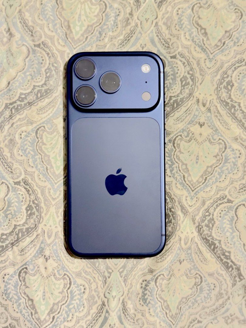 Iphone 17 Pro (Category: iPhone 17 Series) located in Mandaluyong City. Submitted by cyrrrrr (Listing ID 1470577289, Image 1). Description: Iphone 17 Pro 256gb (Not Pro Max) * Factory Unlock/Openline * Bought at Digital walker Makati * Warranty until April 2027 * Battery health: 99% 206cc - can last a day. * ALL working - True tone, Face ID, Camera, Sounds, Screen etc. * No icloud issue Issue: - Replaced OLED by 3rd party worth 17k, quality is id