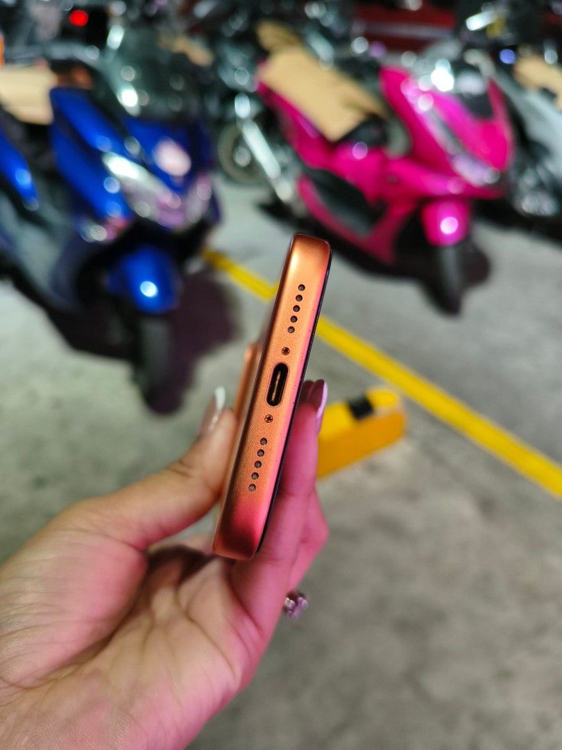 IPHONE 17 PRO 256 GB (Category: iPhone 17 Series) located in Manila. Submitted by yexui026 (Listing ID 1470607229, Image 3). Description: iPHONE 17 Pro FOR SALE‼️  256gb  89% BH  face id ✅  true tone ✅  smartlocked  under warranty til Dec 20 original all parts no history of repair Inclusion:  rep cable.