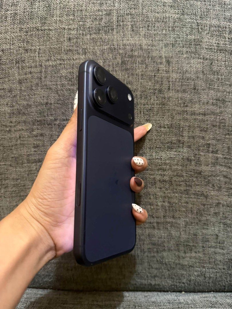 Iphone 17 pro max (Category: iPhone 17 Series) located in Manila. Submitted by kaye0923 (Listing ID 1470561270, Image 2). Description: Iphone 17 pro max For sale or swap sa may add 256gb 99% battery health Openline NTC approved No history of repair No issue Makinis na makinis Test all u want Reset to sawa Meet up ONLY ‼️.
