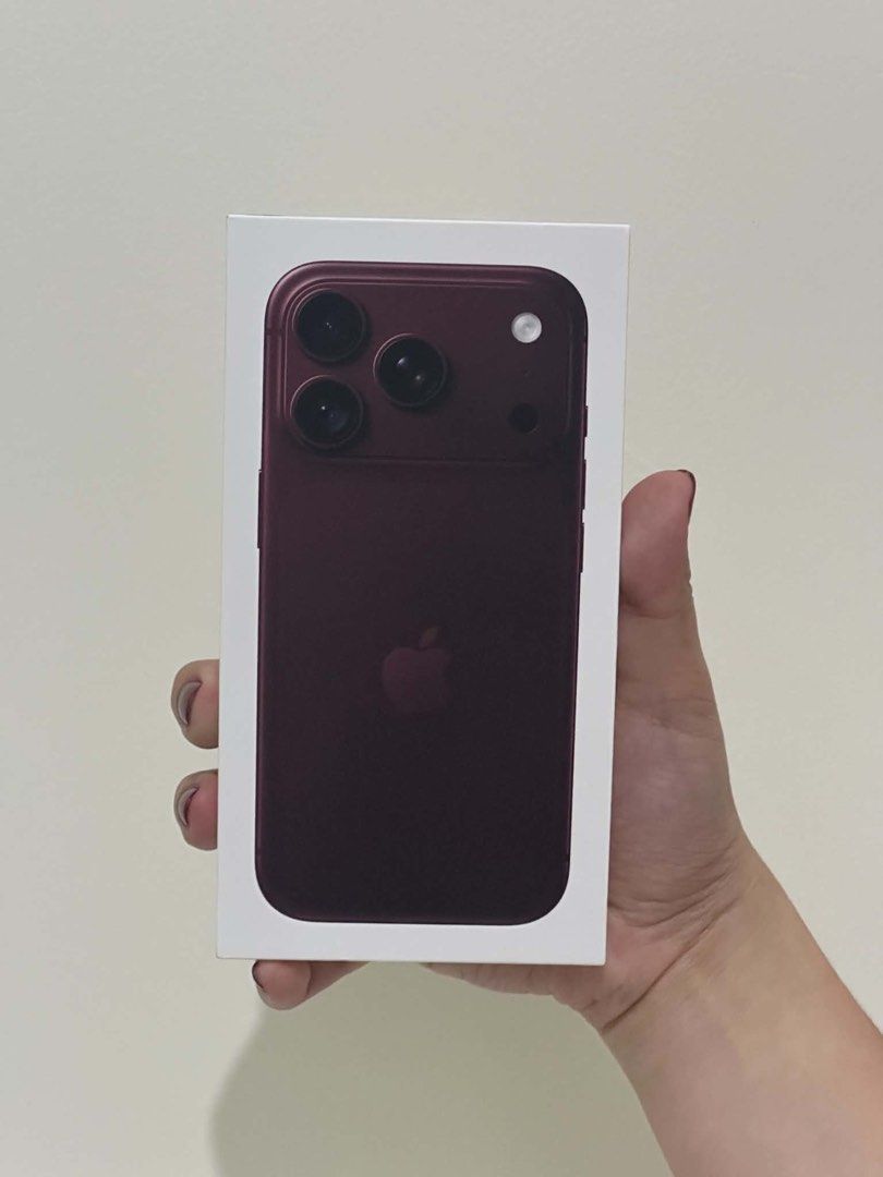 IPHONE 18 PRO BURGUNDY 256 GB (Category: iPhone 18 Series) located in Manila. Submitted by coolearth_4498bb (Listing ID 1470582531, Image 3). Description: ‼️FOR SALE: iPhone 18 Pro 256GB – Burgundy‼️ Storage: 256GB Date Purchased: October 19 2026 Battery Health: 100% No issues Good as brand new Local variant No sim restriction INCLUSIONS: Unit Original Box Original type-c cable Digital walker paper bag Clear case Selling Price: P84,999 Location: 