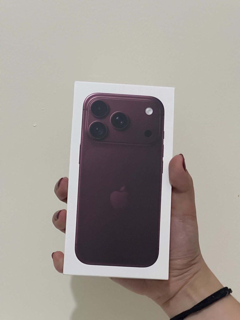 IPHONE 18 PRO BURGUNDY 256 GB (Category: iPhone 18 Series) located in Manila. Submitted by coolearth_4498bb (Listing ID 1470582531, Image 2). Description: ‼️FOR SALE: iPhone 18 Pro 256GB – Burgundy‼️ Storage: 256GB Date Purchased: October 19 2026 Battery Health: 100% No issues Good as brand new Local variant No sim restriction INCLUSIONS: Unit Original Box Original type-c cable Digital walker paper bag Clear case Selling Price: P84,999 Location: 