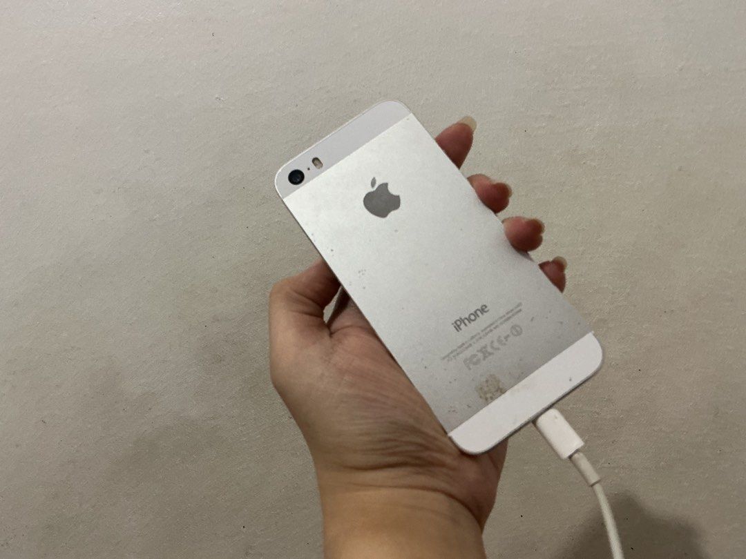 iphone 5s (working) (Category: Others) located in Manila. Submitted by ilovemangow (Listing ID 1470686213, Image 2). Description: working iphone see pics (swipe) pwede lagyan any sim pwede lagyan icloud no issue.
