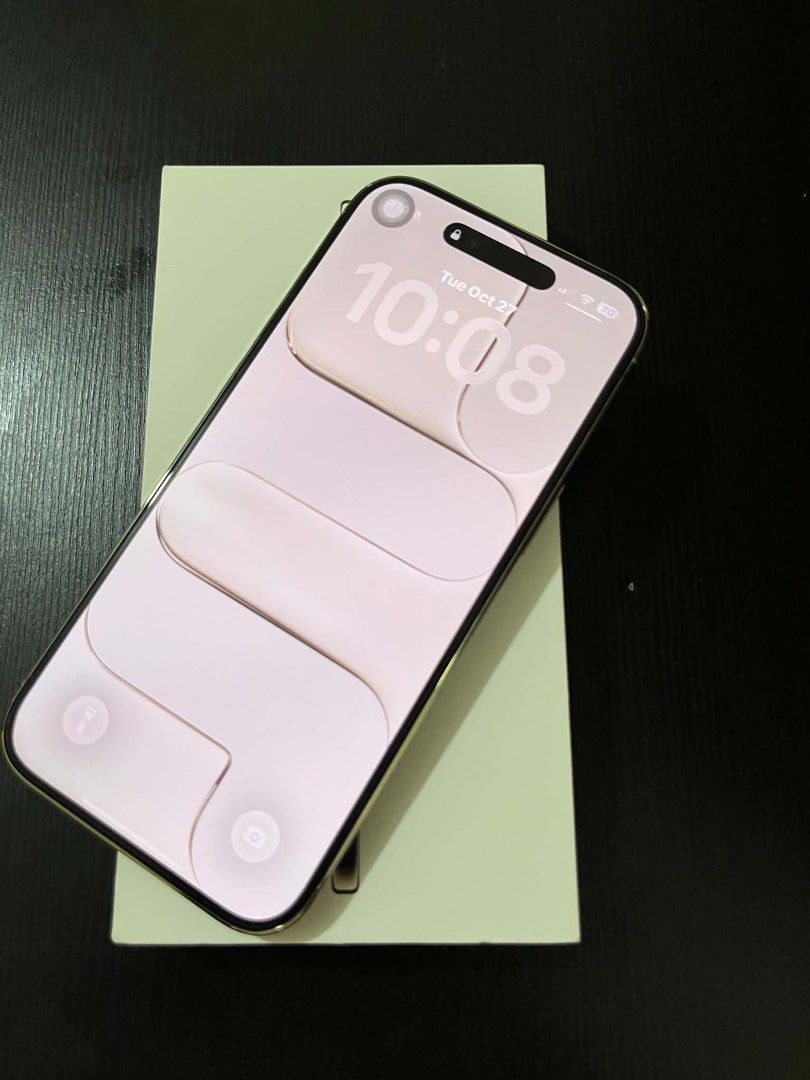 IPHONE AIR LIGHT GOLD 256GB (Category: iPhone Air Series) located in Cavite. Submitted by carlamoya0116 (Listing ID 1470569340, Image 1). Description: PURCHASED JUNE 2026 WARRANTY UNTIL MAY 2027 98% BH NO ISSUE Rfs: Upgrade LOC: Bacoor Cavite.