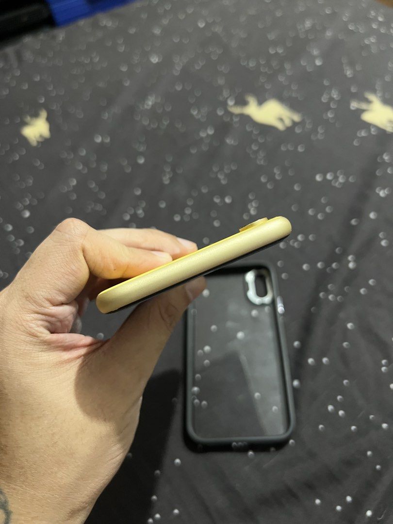 Iphone XR (Yellow) (Category: iPhone X Series) located in Quezon City. Submitted by meruji (Listing ID 1470658603, Image 3). Description: Selling Iphone XR yellow No issue Any sim No Icloud Issue - Unli Reset Minimal dents Face ID and True Tone Working No Replaced Parts Battery Health - 76% Originally from Canada gift from my mother. Meet up: BGC.