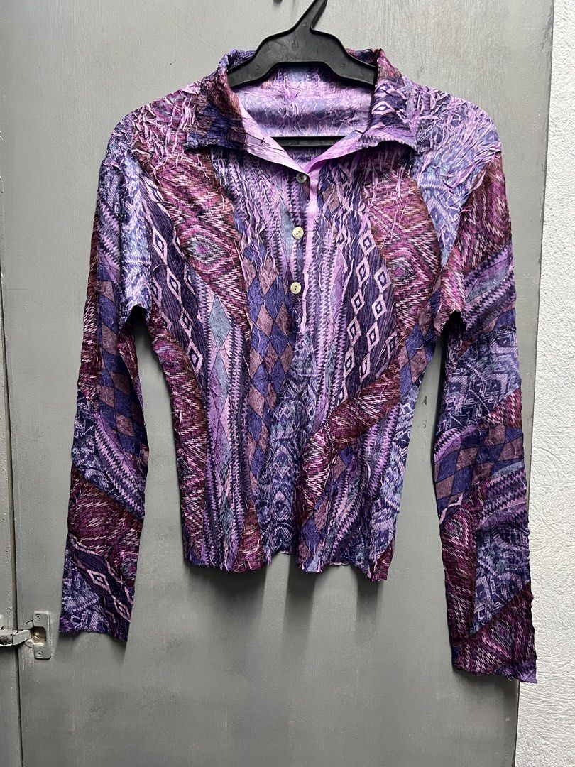 ISAA PLEATS (Category: Longsleeves) located in Dasmarinas. Submitted by jessputrages (Listing ID 1470720391, Image 1). Description: For sale Isaa pleats Excellent condition No issue 1500 plus shipping fee Pm for more details.