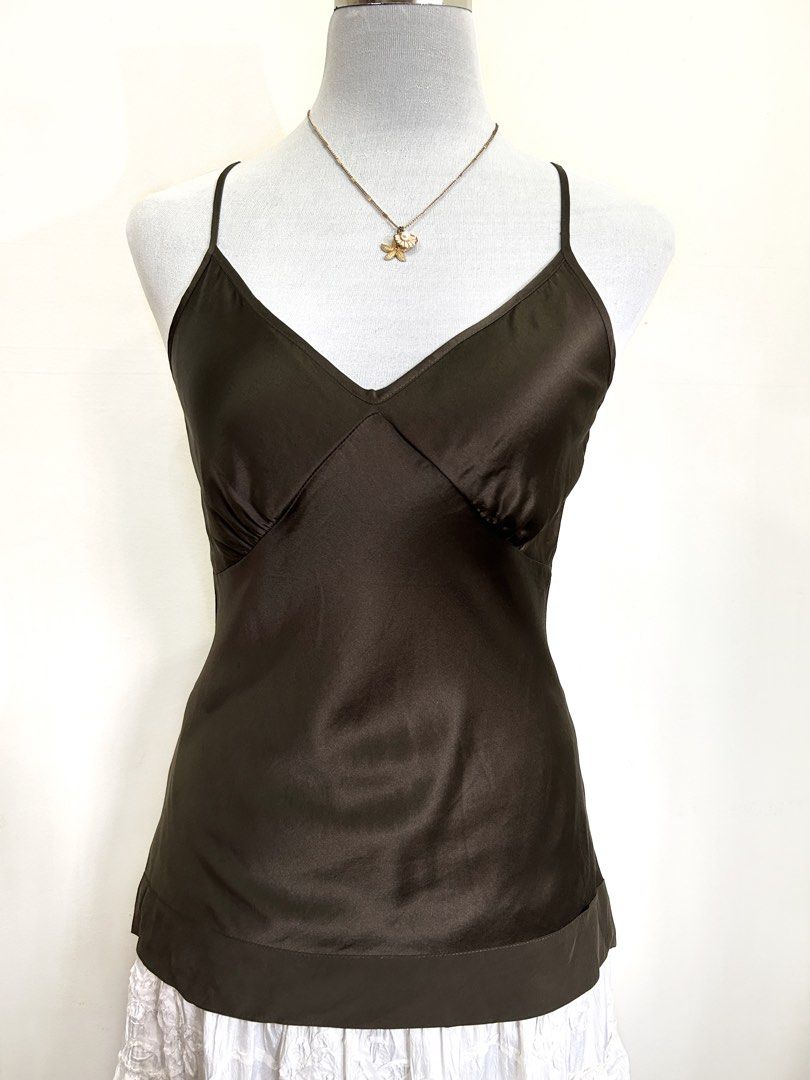 ISDA&CO Silk Deep Brown Elegant Halter Cami (Category: Sleeveless) located in Quezon City. Submitted by cooroe.mnl (Listing ID 1470681380, Image 1). Description: S-M Seller’s fav! Super elegant and the color is borderline black but still has deep brown hues 10/10 .