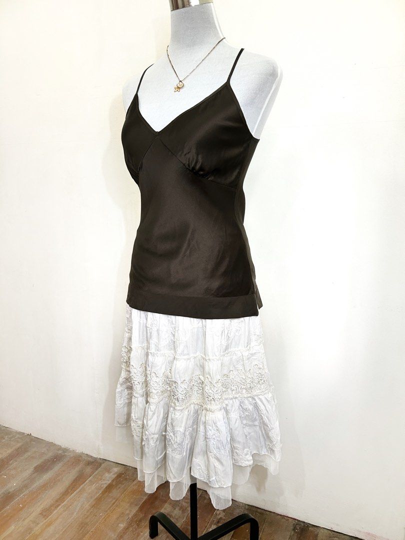 ISDA&CO Silk Deep Brown Elegant Halter Cami (Category: Sleeveless) located in Quezon City. Submitted by cooroe.mnl (Listing ID 1470681380, Image 2). Description: S-M Seller’s fav! Super elegant and the color is borderline black but still has deep brown hues 10/10 .