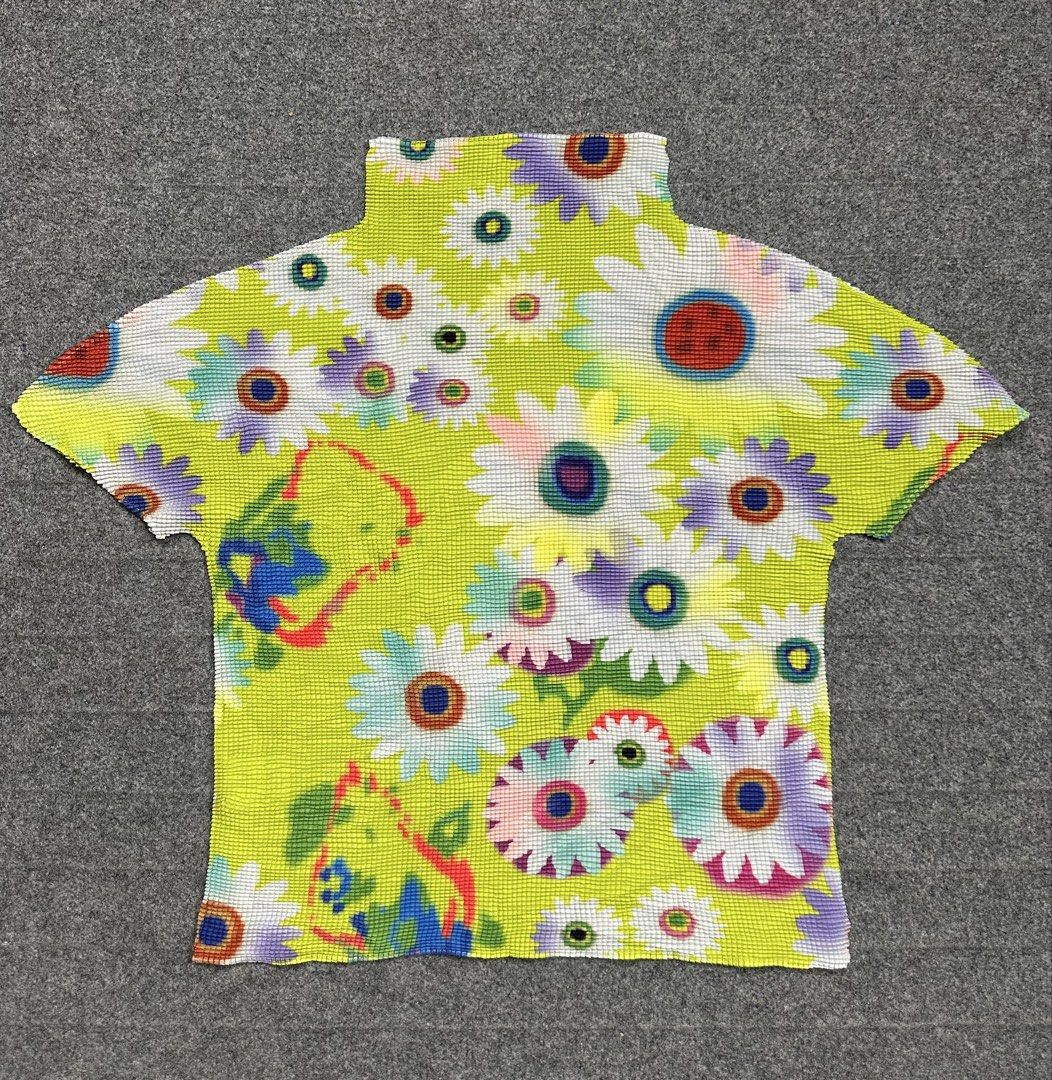 Issey Miyake - Me Pleated Floral Dome Pattern Tops (Category: Shirts) located in Manila. Submitted by scissor.2fifthy (Listing ID 1470599295, Image 1). Description: Issey Miyake - Me Pleated Floral Dome Pattern Tops Size: 3 (see measurement) Made in Japan Material: 100% Polyester 90/100 condition rate Gently used Flaw: Minor sign of usage only Very presentable Check all photos for more details and information Dimensions Length 18.5 Inches Width 1