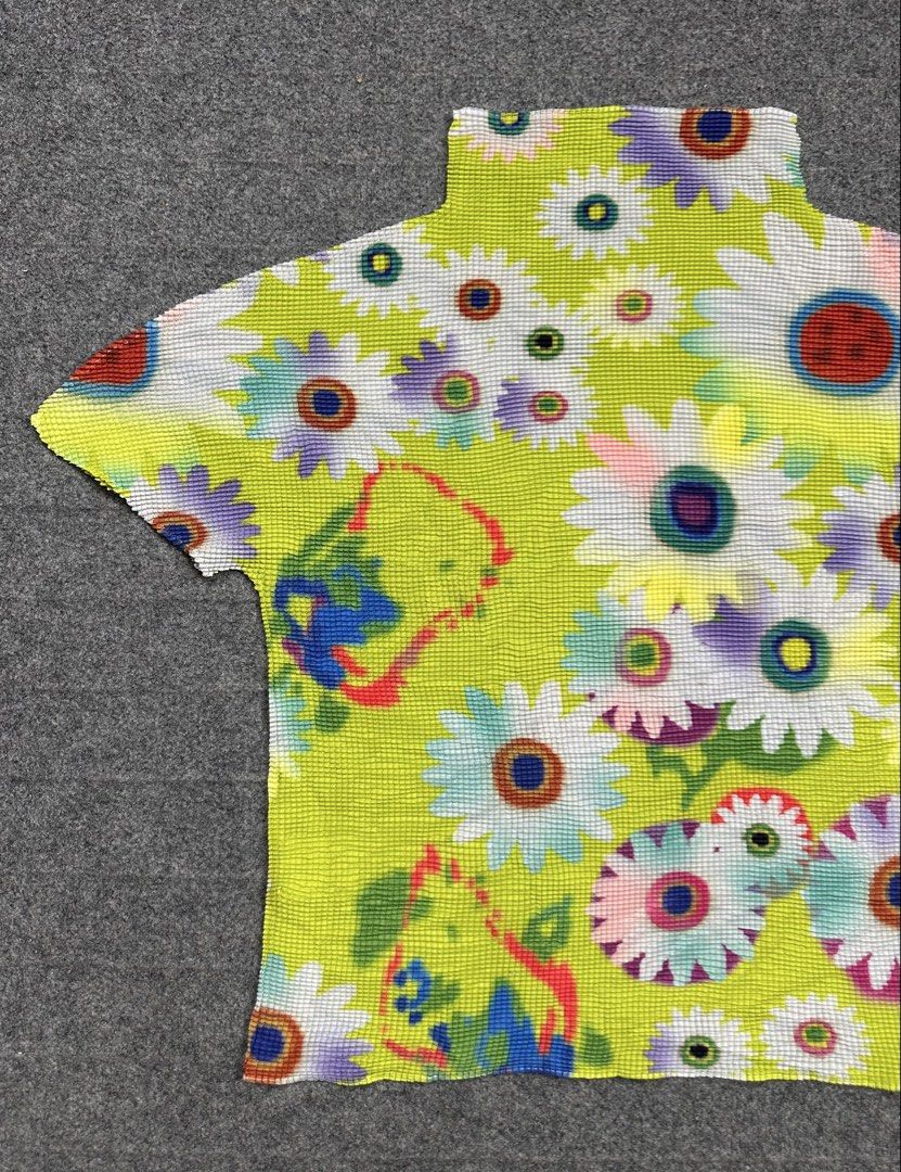 Issey Miyake - Me Pleated Floral Dome Pattern Tops (Category: Shirts) located in Manila. Submitted by scissor.2fifthy (Listing ID 1470599295, Image 2). Description: Issey Miyake - Me Pleated Floral Dome Pattern Tops Size: 3 (see measurement) Made in Japan Material: 100% Polyester 90/100 condition rate Gently used Flaw: Minor sign of usage only Very presentable Check all photos for more details and information Dimensions Length 18.5 Inches Width 1