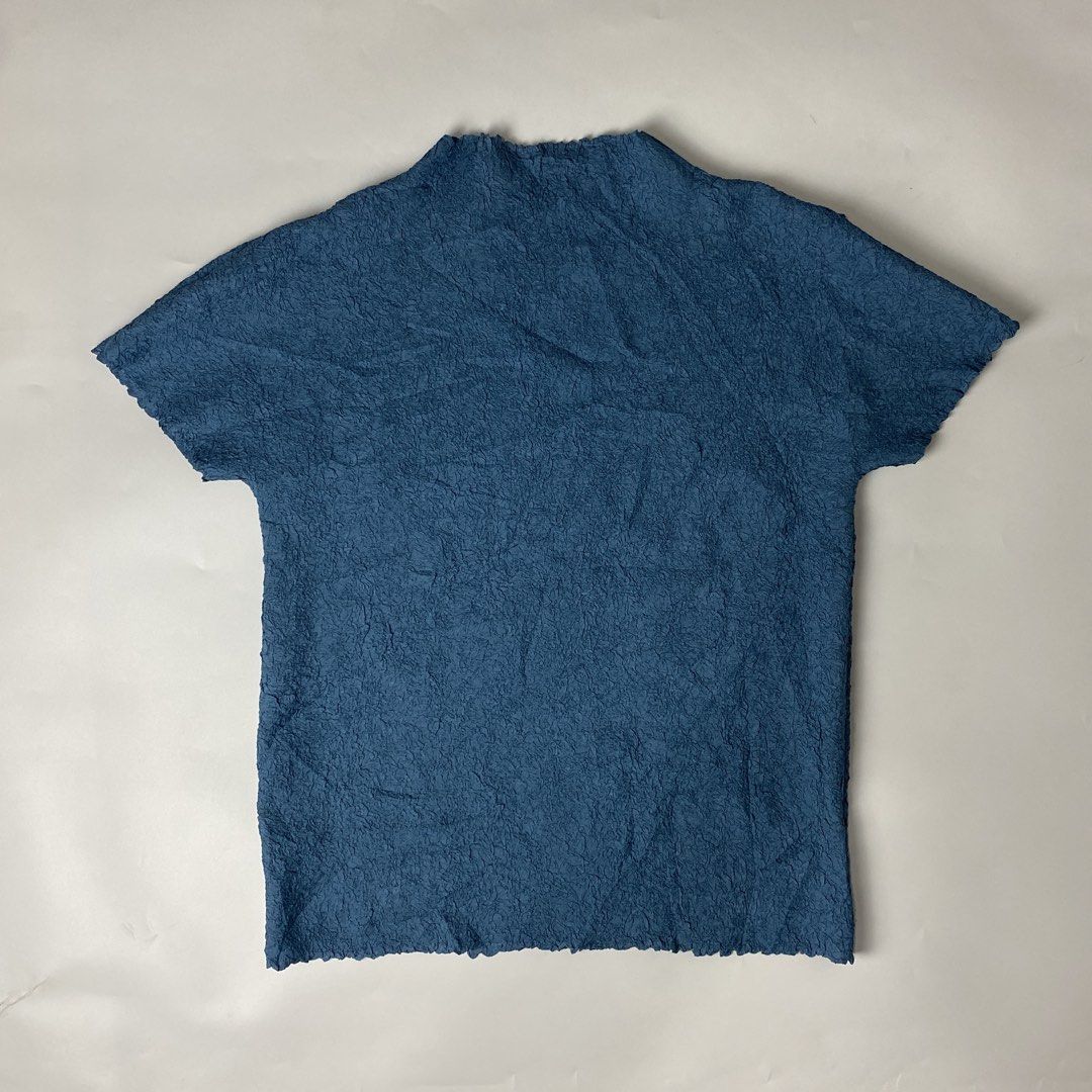Issey Miyake Cauliflower Crushed Pleat Top (Category: Blouses) located in Bacolod City. Submitted by rewear.conceptual (Listing ID 1470692586, Image 1). Description: Issey Miyake Cauliflower Crushed Pleat Top Condition: 9.5/10 Color rate: 9.5/10 Tagged as: - Width: 16.5 Length: 21 Message seller if interested Always double check the items description before making an offer. Strictly no return/refund policy!.