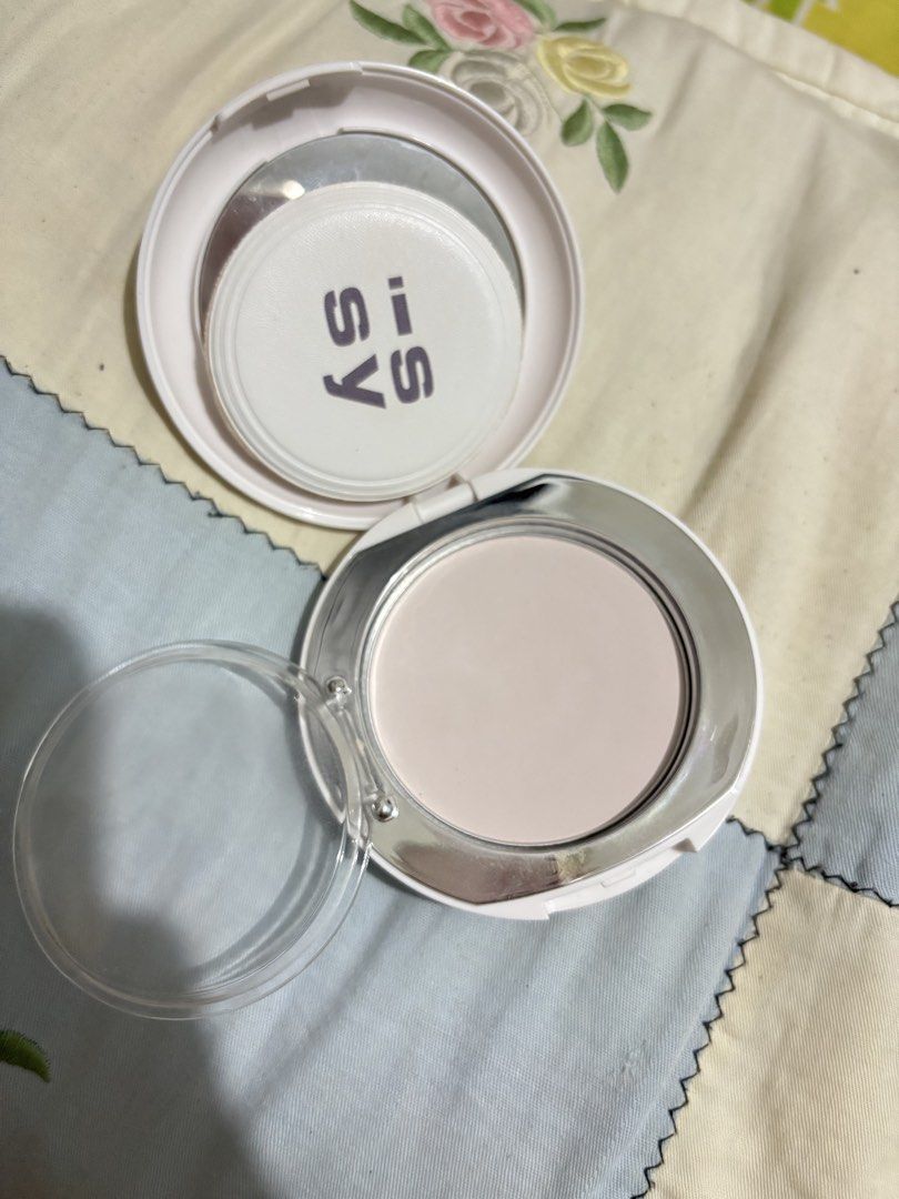 issy universal fixing powder regular (Category: Makeup) located in Manila. Submitted by iyahpreloved_ (Listing ID 1470705239, Image 1). Description: used once just to try.
