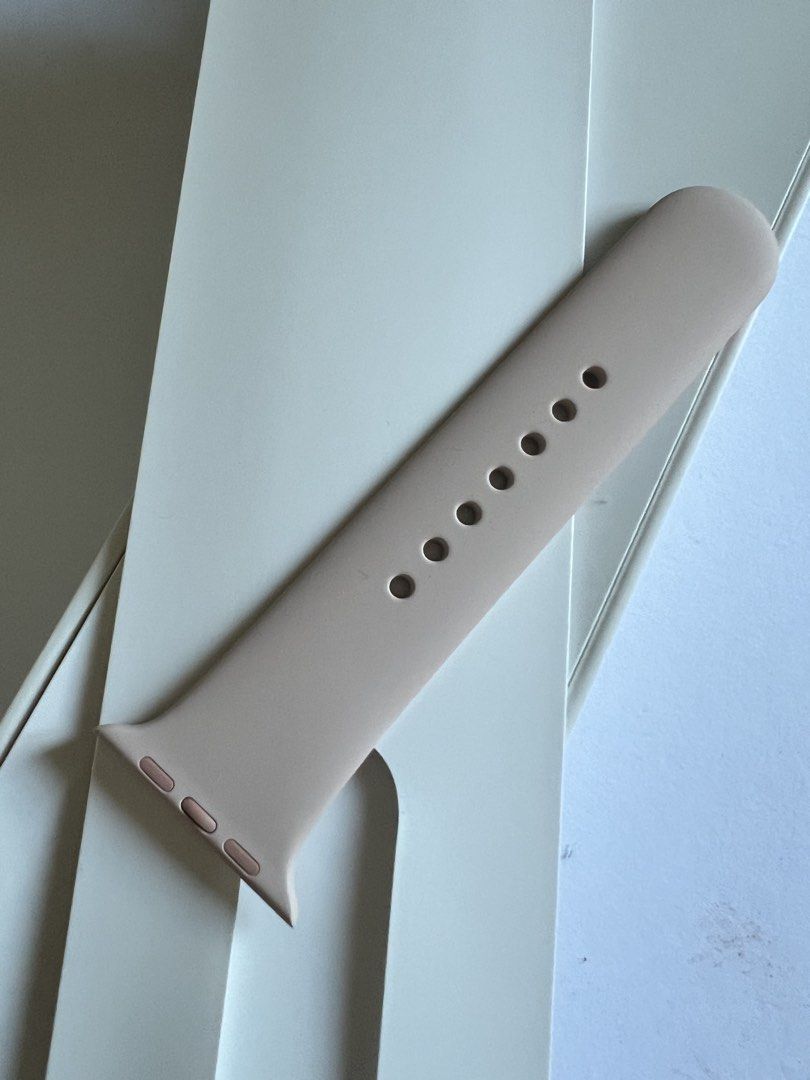 iwatch strap size S/M (Category: Other Accessories) located in Bacoor. Submitted by mariiiaph (Listing ID 1470632035, Image 2). Description: Authentic & Brandnew .